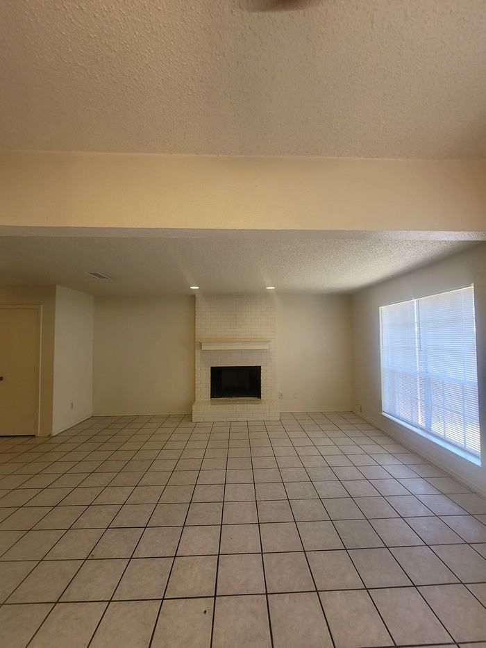 627 Overlook Ct - Photo 3 of 18