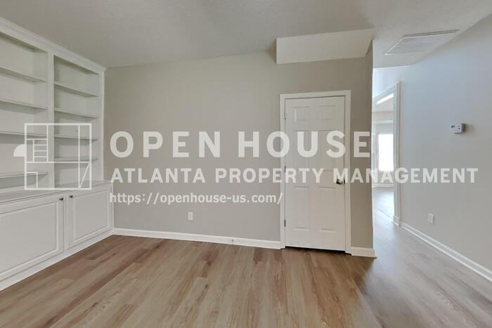 1209 Lainster Dr Se - Photo 4 of 20