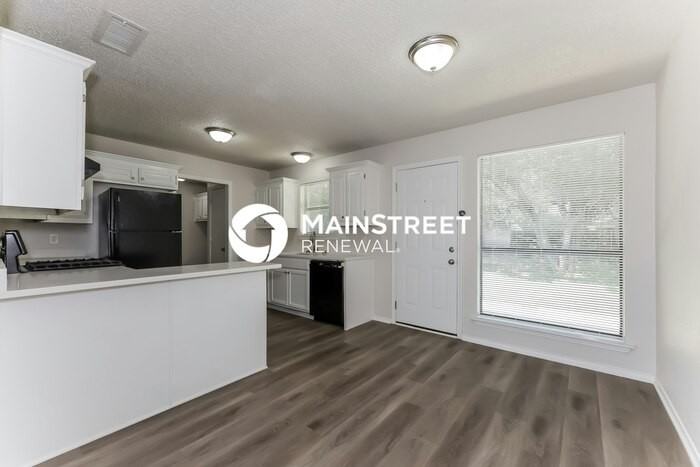 1905 Carrington Dr - Photo 2 of 18