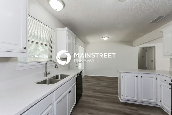 1905 Carrington Dr - Photo 5 of 18