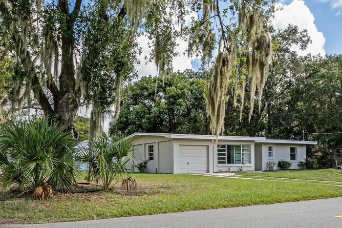 1702 E Carol Dr - Photo 3 of 18