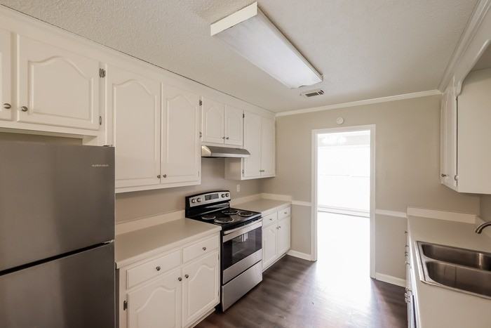 10415 Shadowview Rd - Photo 3 of 12