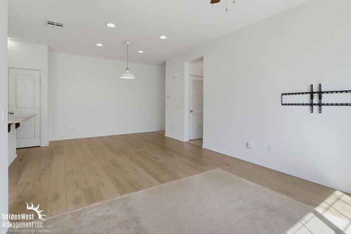 1622 Puffin Pl #1 - Photo 5 of 26
