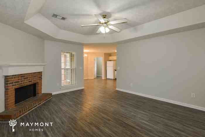975 Eastern Oaks Dr - Photo 4 of 12