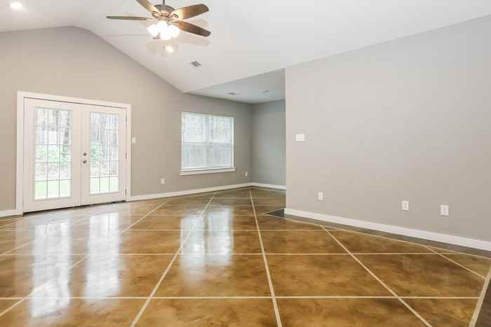 227 Iris St - Photo 4 of 12