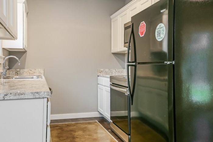 227 Iris St - Photo 5 of 12
