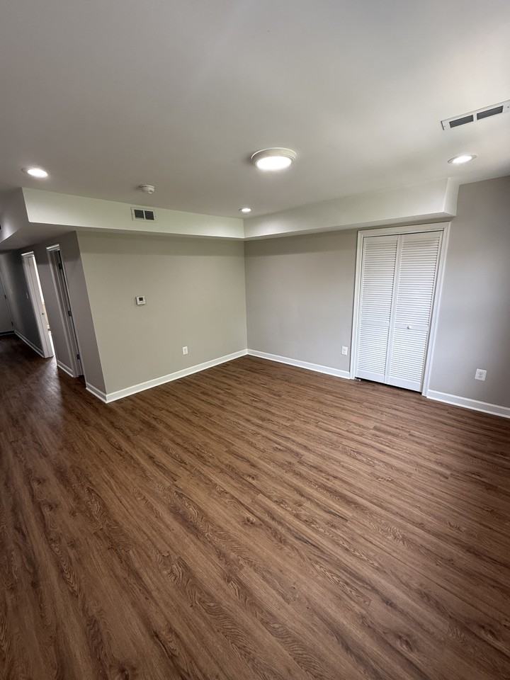 403 Newcomb St Se #4 - Photo 5 of 19