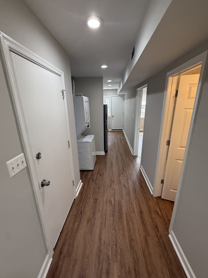 403 Newcomb St Se #4 - Photo 6 of 19