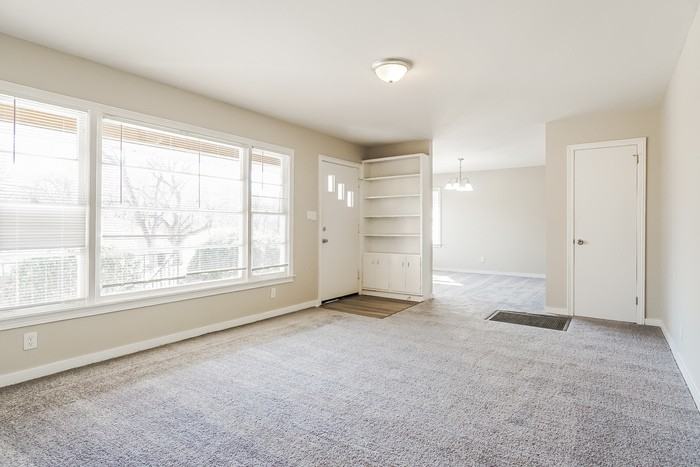 205 Ridgewood Ave - Photo 4 of 12
