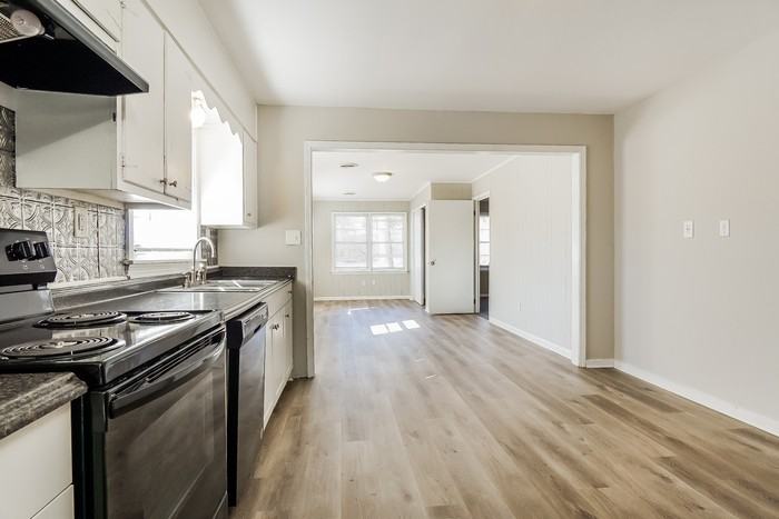 205 Ridgewood Ave - Photo 6 of 12