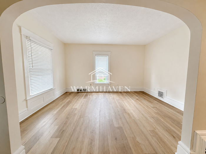 212 Gale St - Photo 3 of 21