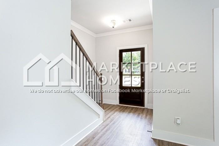 185 Russell Way - Photo 5 of 50