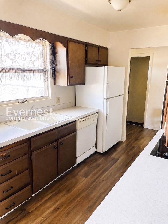 928 Timber Ln - Photo 4 of 23