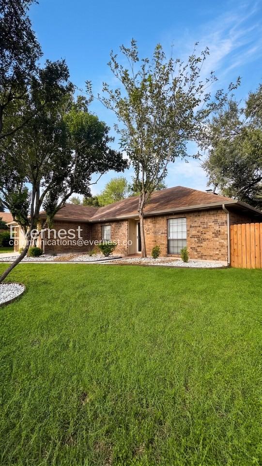 5127 Roundhill St - Photo 2 of 26