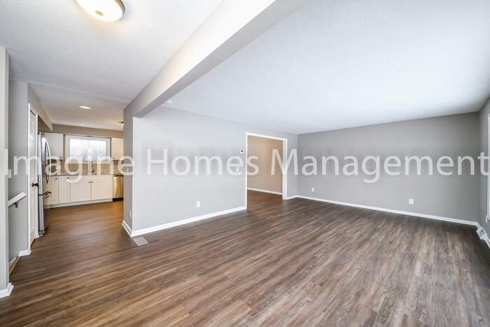 34876 S Side Park Dr - Photo 4 of 19