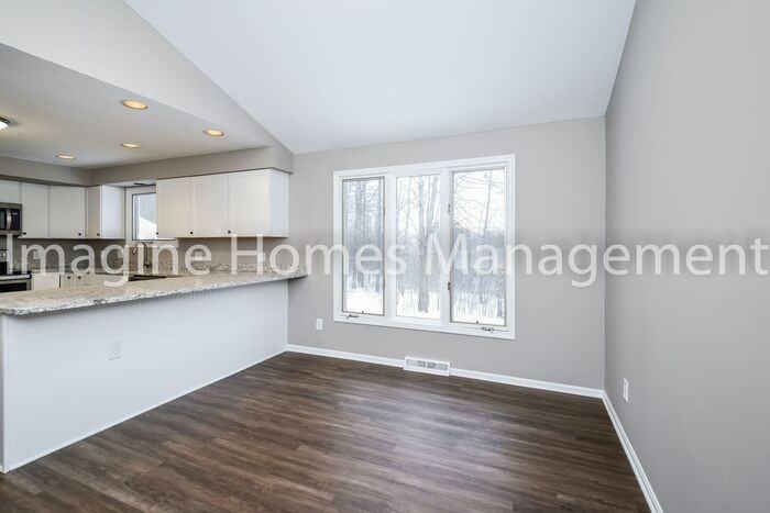 34876 S Side Park Dr - Photo 5 of 19