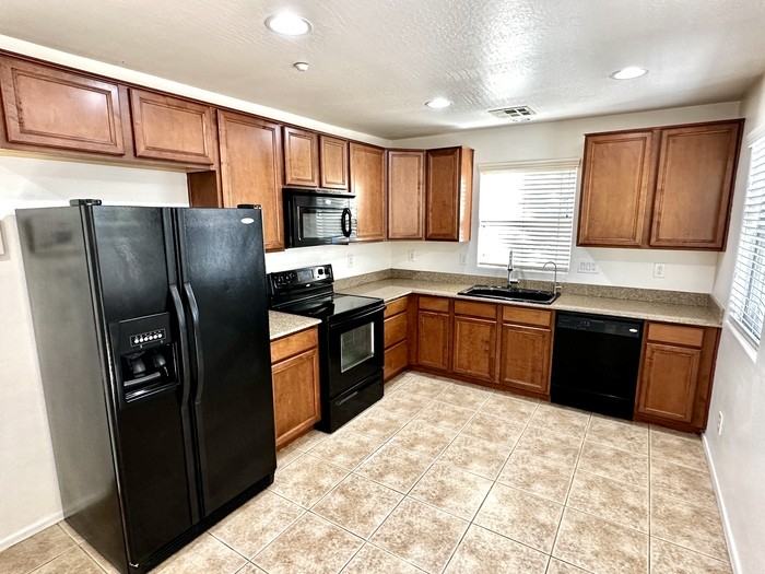 3293 E Loma Vista St - Photo 7 of 29