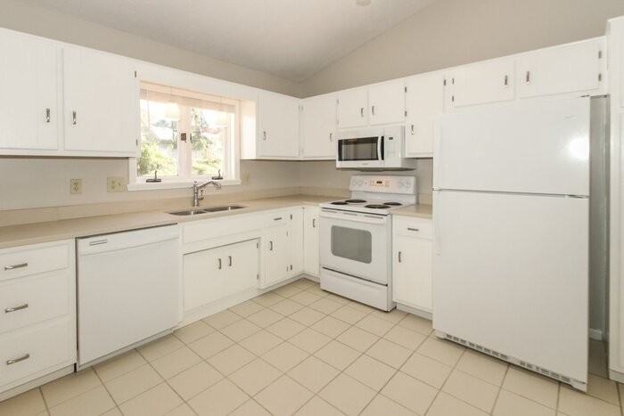33 Rogers Rd - Photo 5 of 15