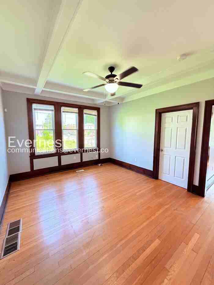 9429 Brush St #1B - Photo 5 of 24
