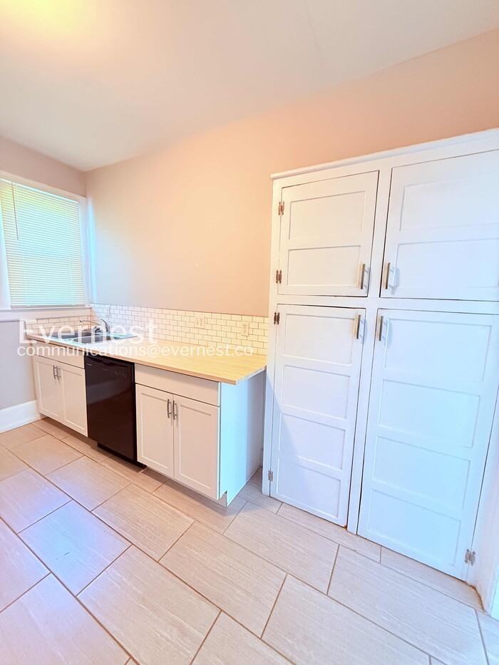 9429 Brush St #1B - Photo 6 of 24