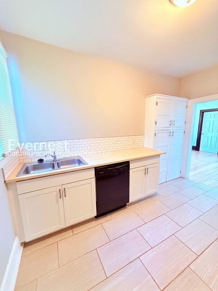 9429 Brush St #1B - Photo 7 of 24
