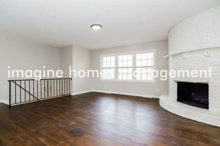 10010 Moody Park Dr - Photo 3 of 13