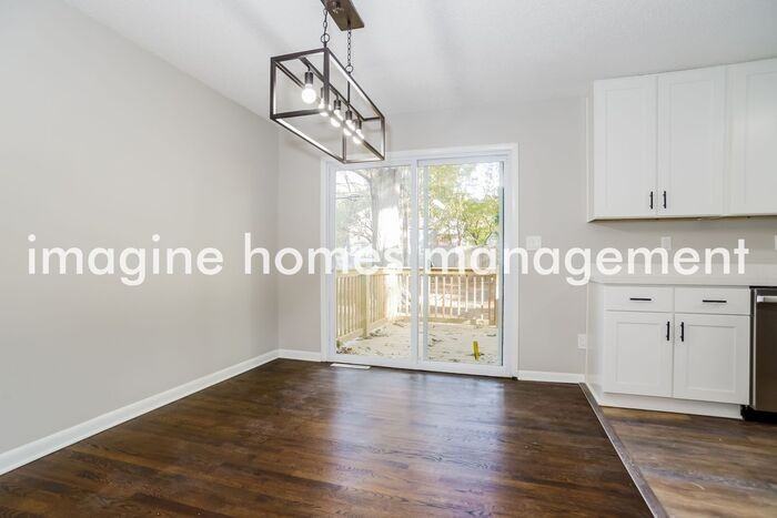 10010 Moody Park Dr - Photo 4 of 13