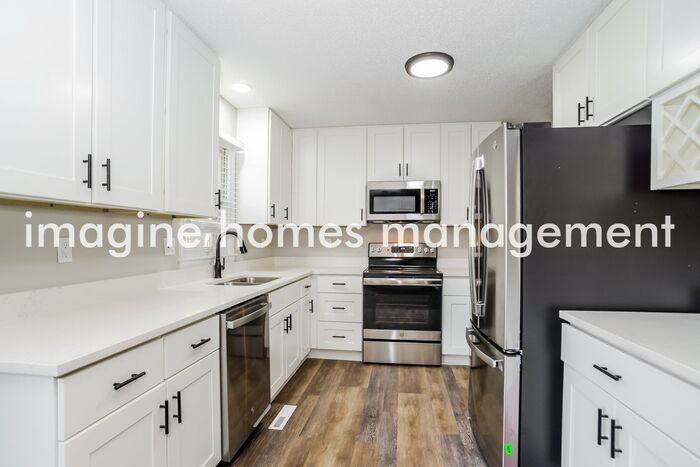 10010 Moody Park Dr - Photo 5 of 13