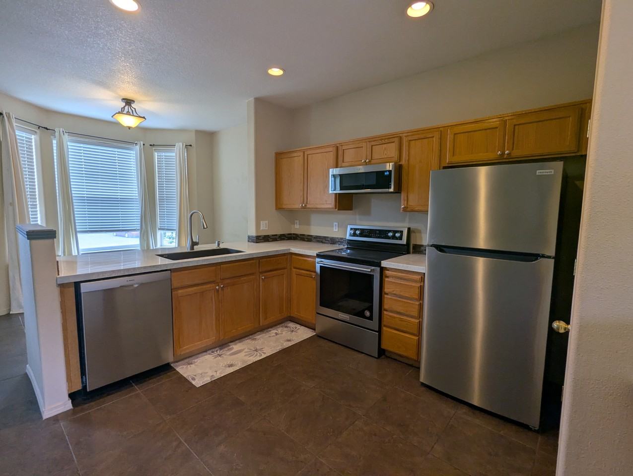 117 Nw Battaglia Ave #RED - Photo 2 of 20