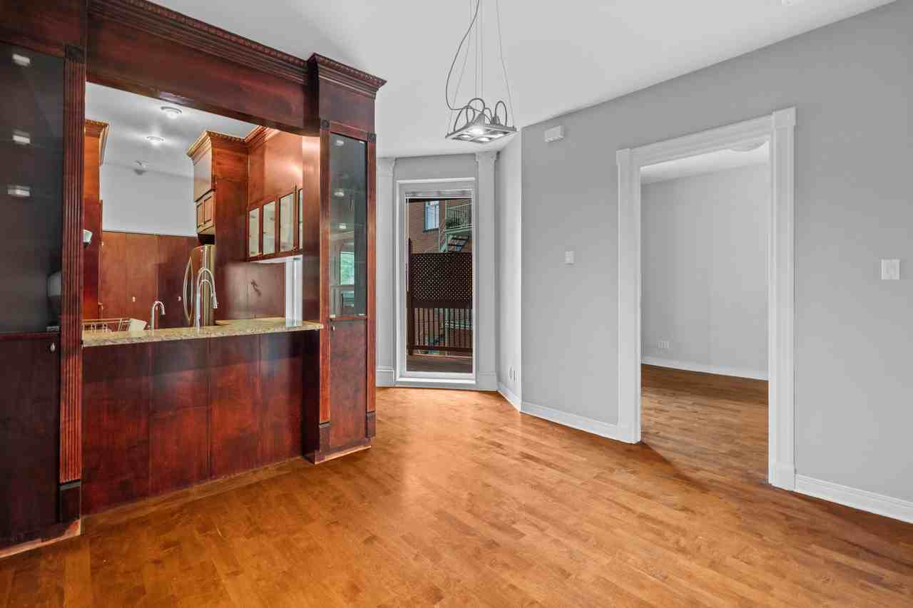 4553 Avenue de l'Esplanade - Photo 4 of 13