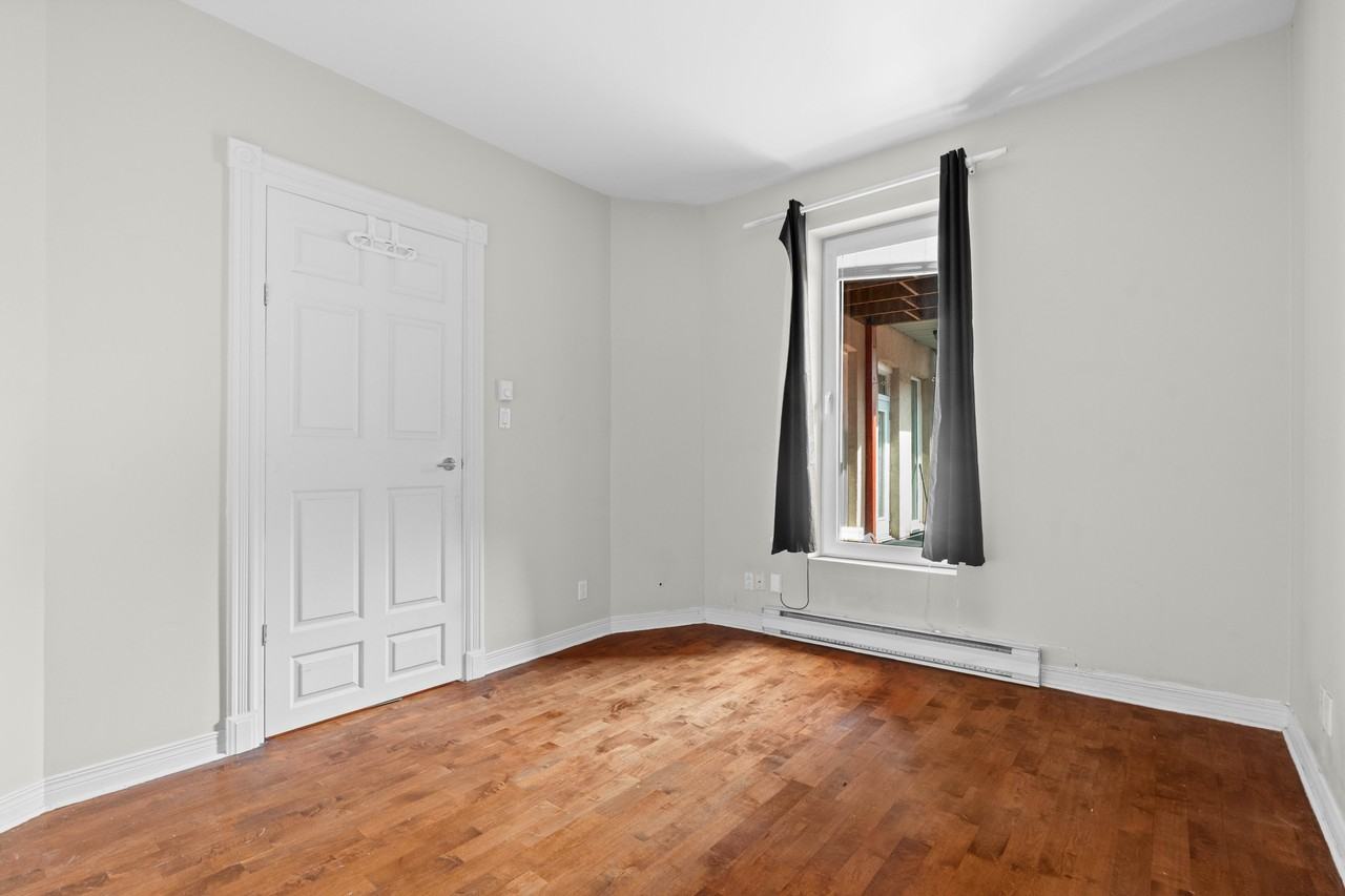 4553 Avenue de l'Esplanade - Photo 7 of 13