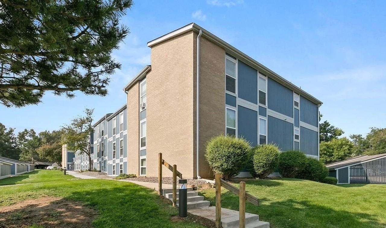 7307 S Xenia Cir #E - Photo 3 of 25