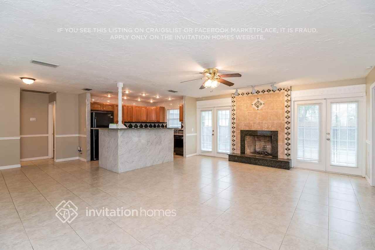 1007 Ell Way - Photo 3 of 20