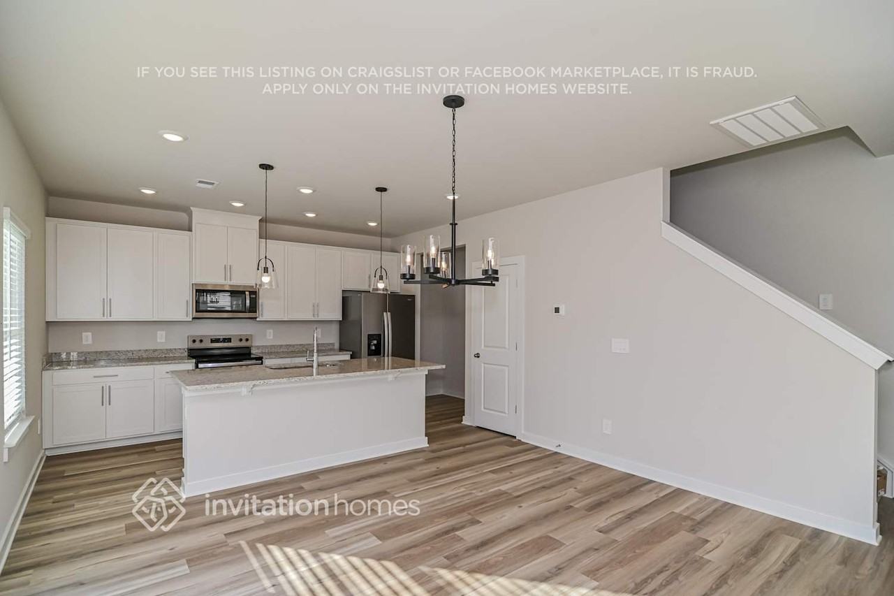 1151 Bluffton Cir - Photo 6 of 20
