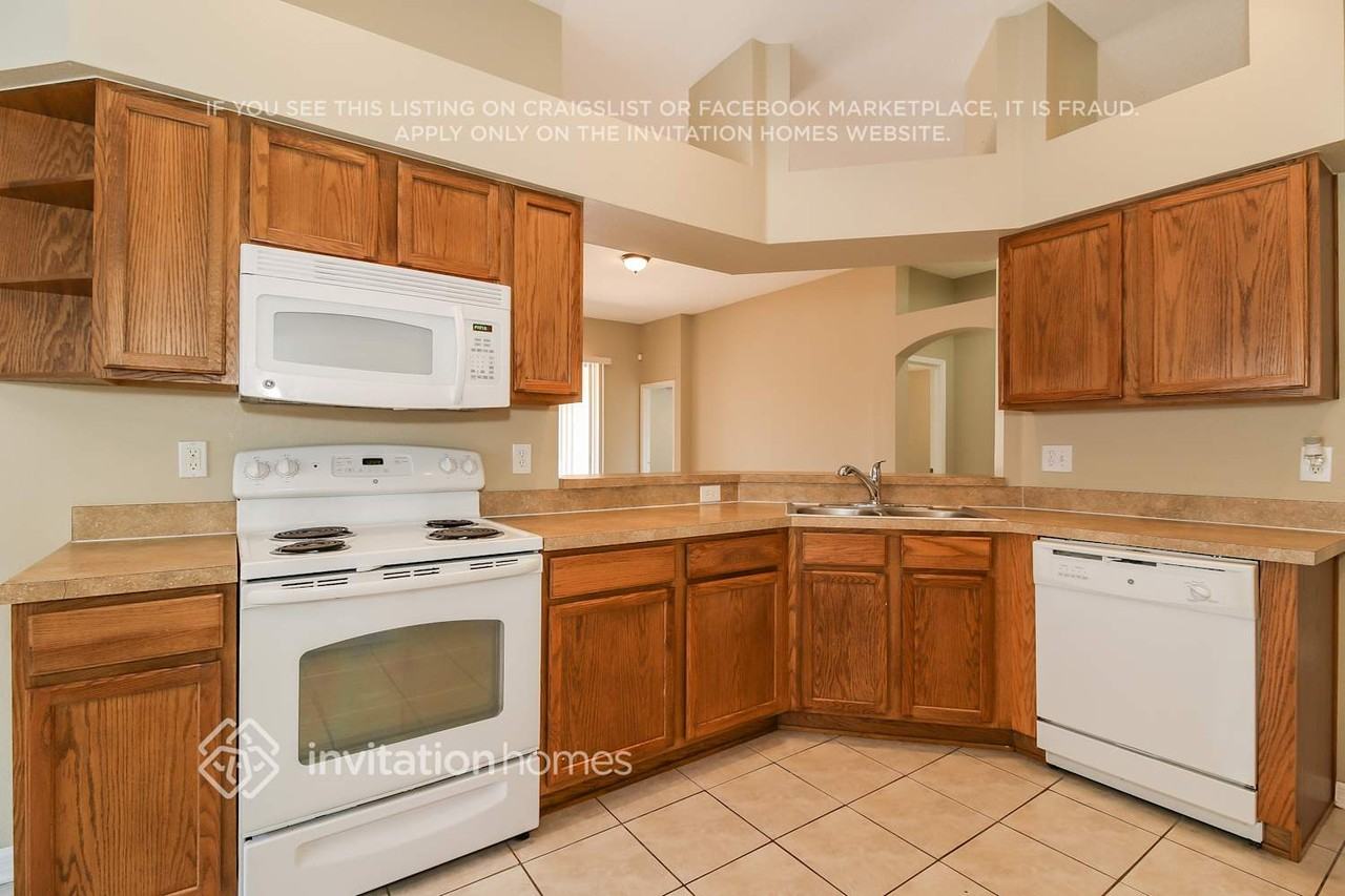 449 Stone Briar Dr - Photo 4 of 19