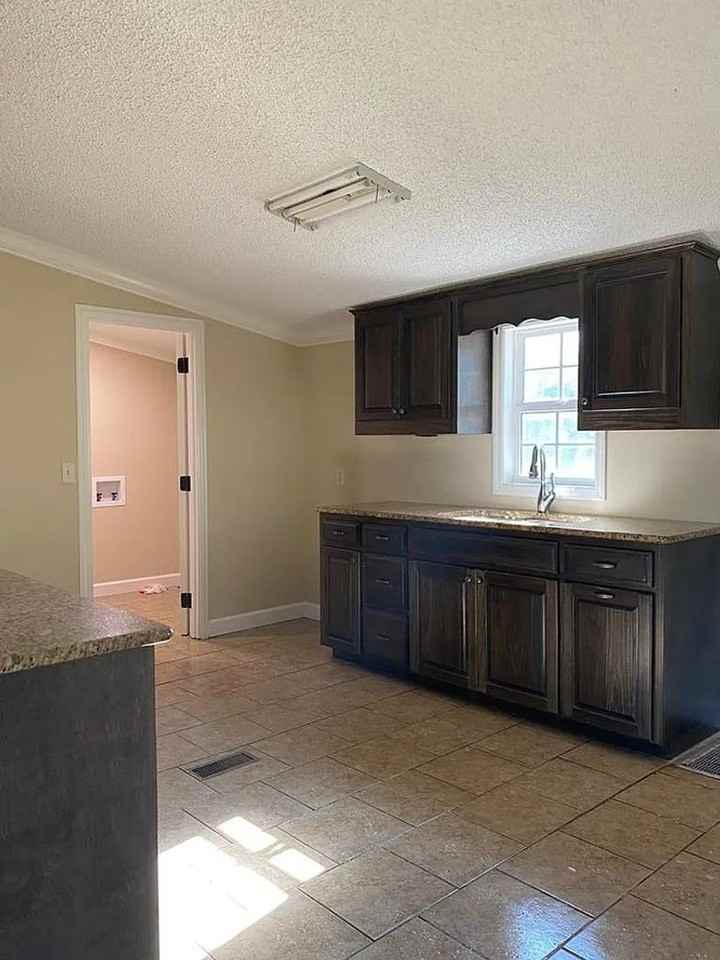 357 Shiloh Rd - Photo 3 of 32