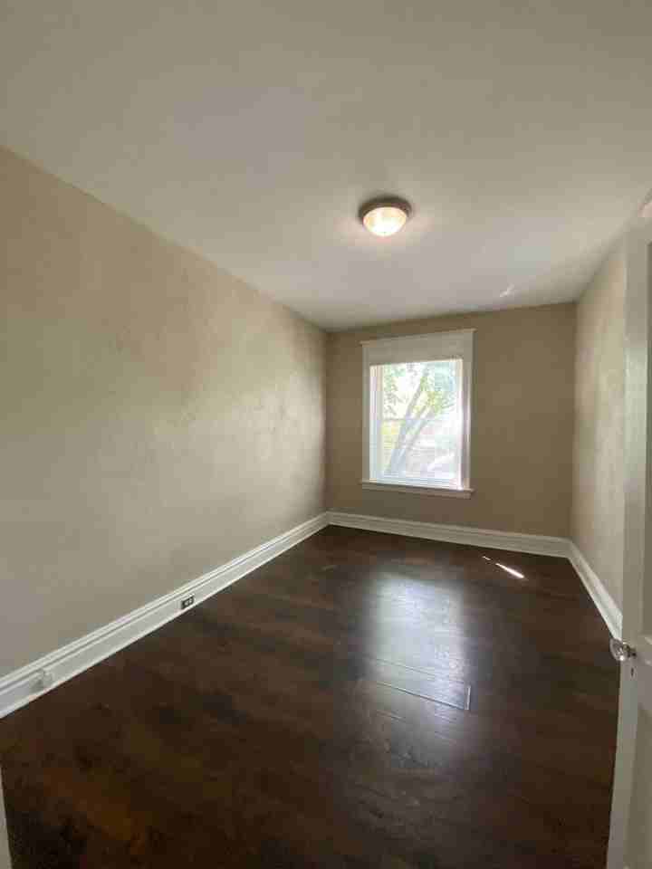 3717 Bamberger Ave - Photo 4 of 17