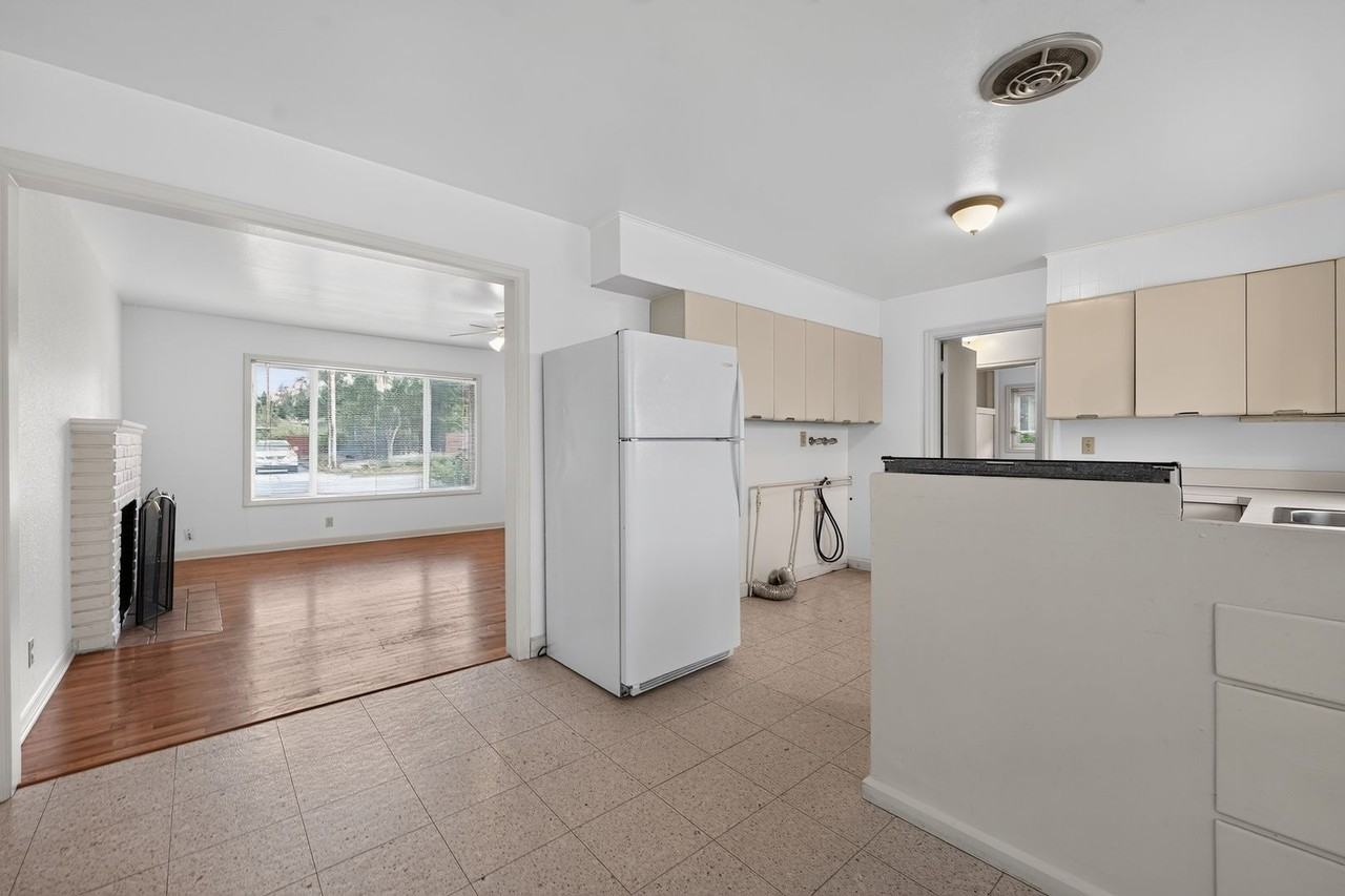 2803 17th Ave - Photo 7 of 12