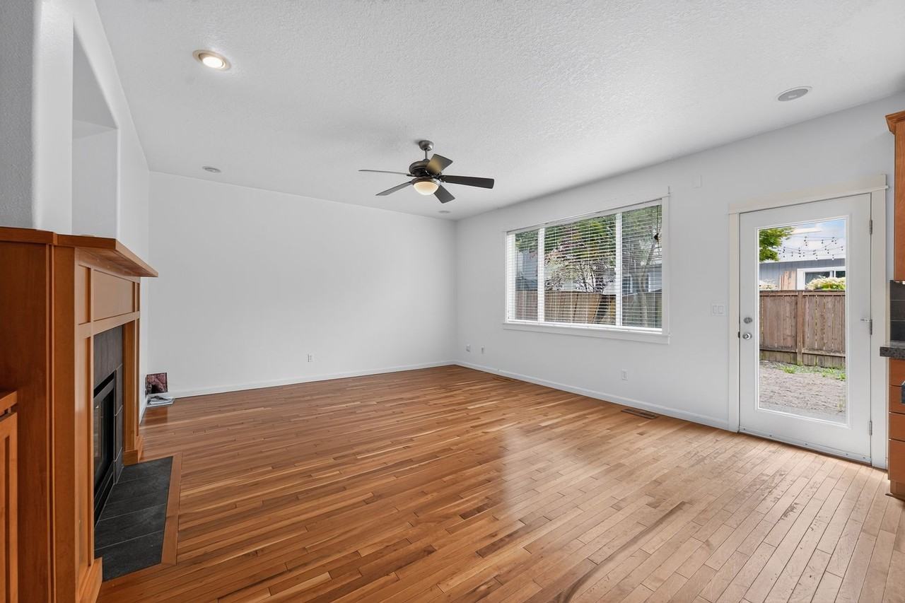 1756 Se Gerhard Dr - Photo 5 of 12