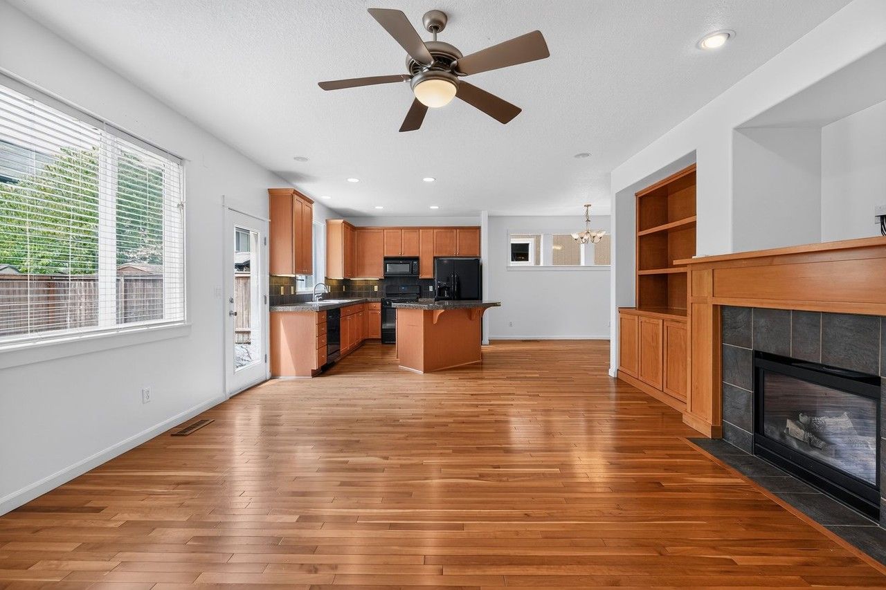 1756 Se Gerhard Dr - Photo 6 of 12