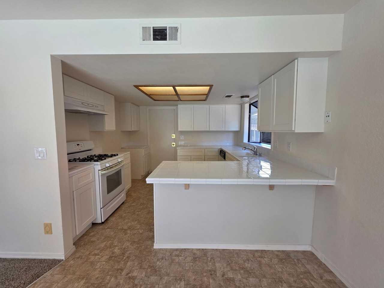 1128 N Manzanita St - Photo 5 of 12