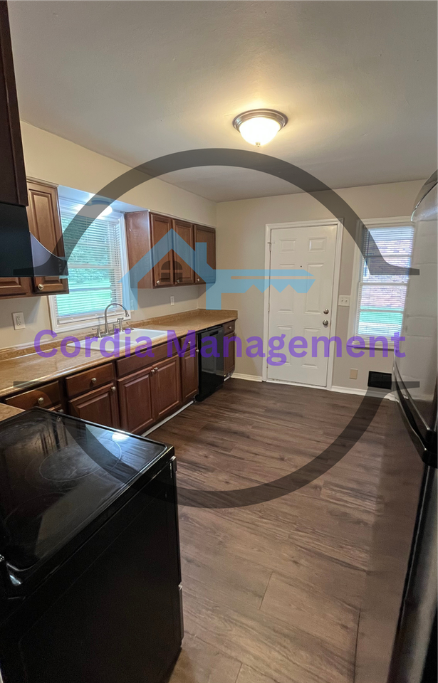1917 Janet Ln - Photo 2 of 9