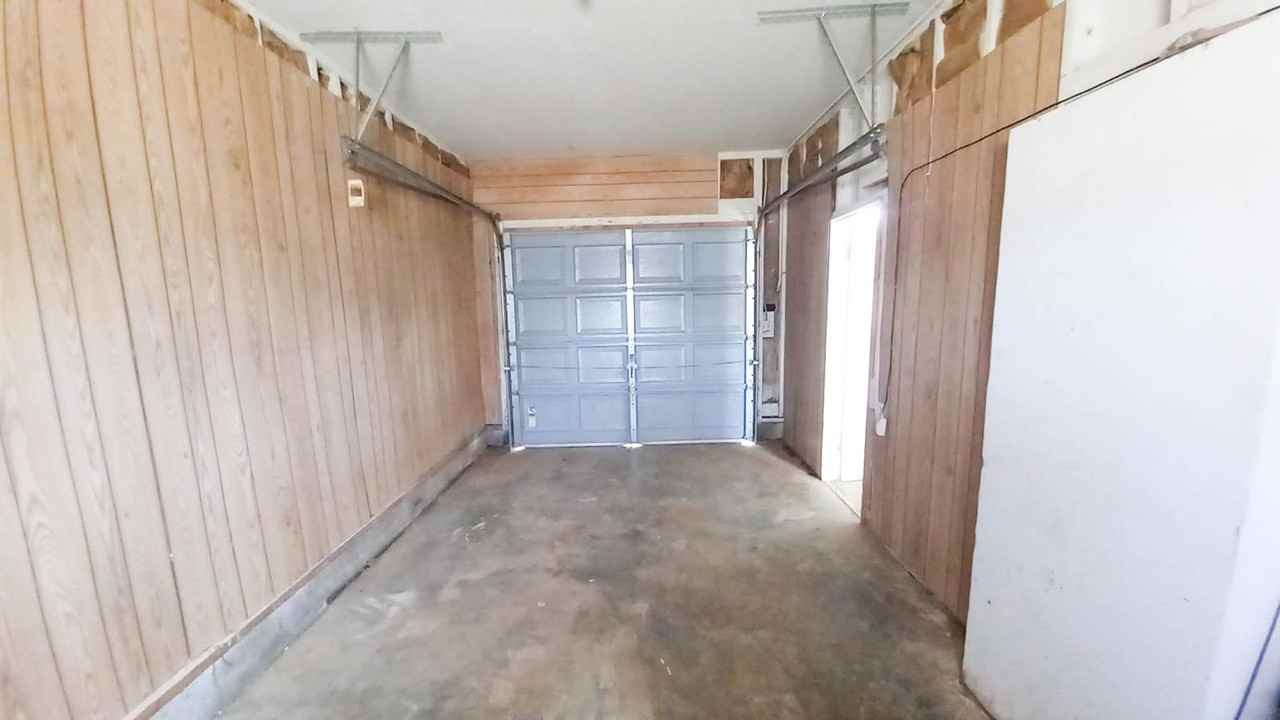 1225 W Garza St - Photo 3 of 11