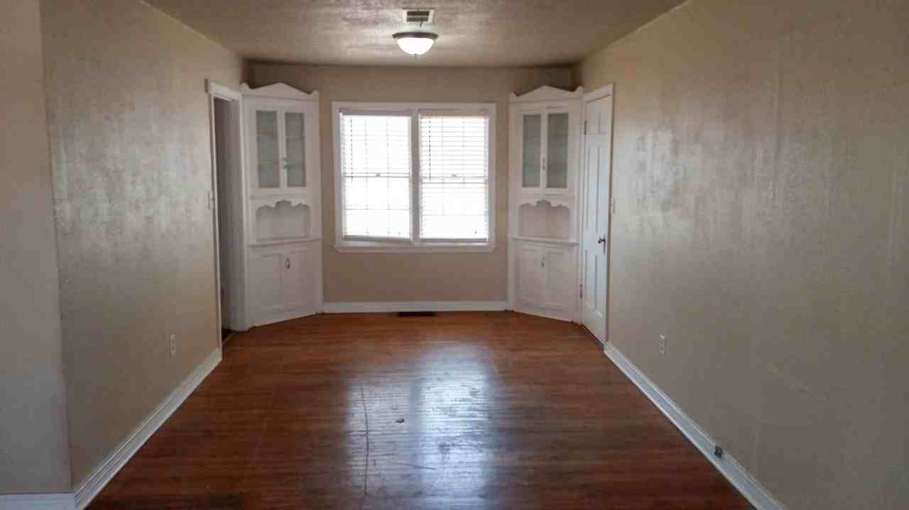 1225 W Garza St - Photo 4 of 11