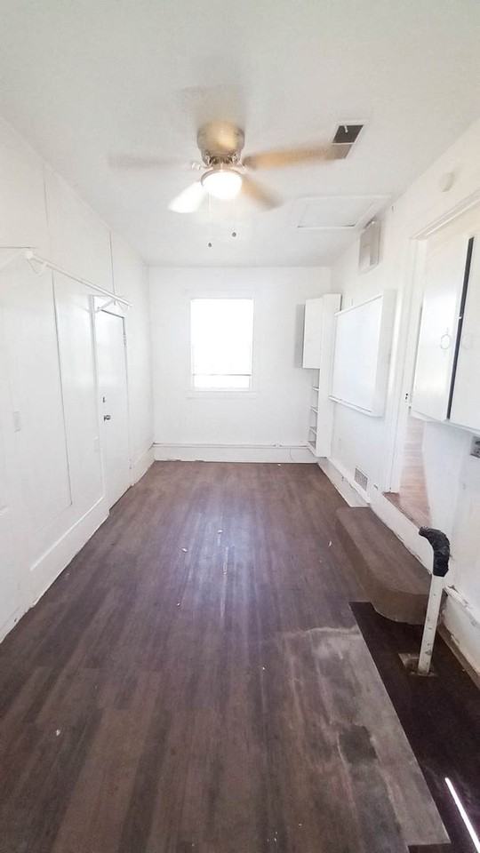 1225 W Garza St - Photo 7 of 11