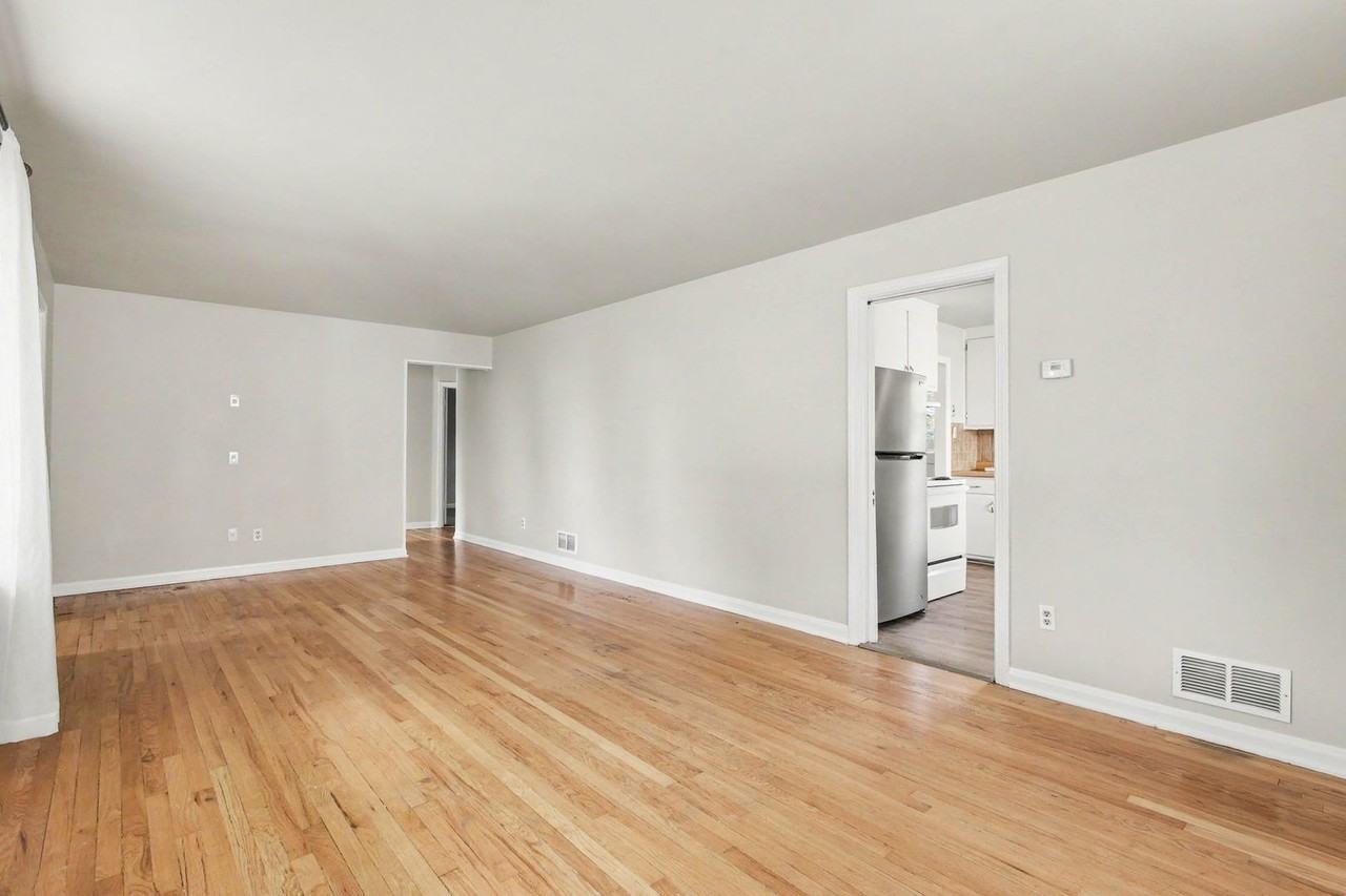 912 E La Salle St - Photo 4 of 22