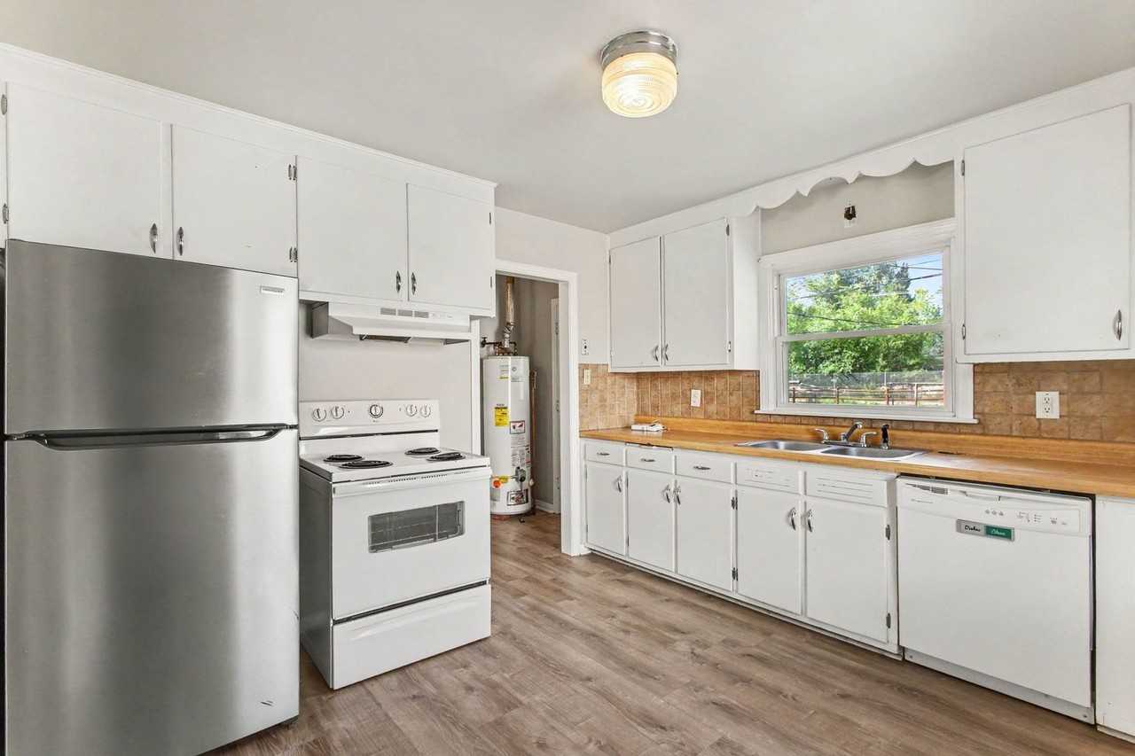 912 E La Salle St - Photo 6 of 22
