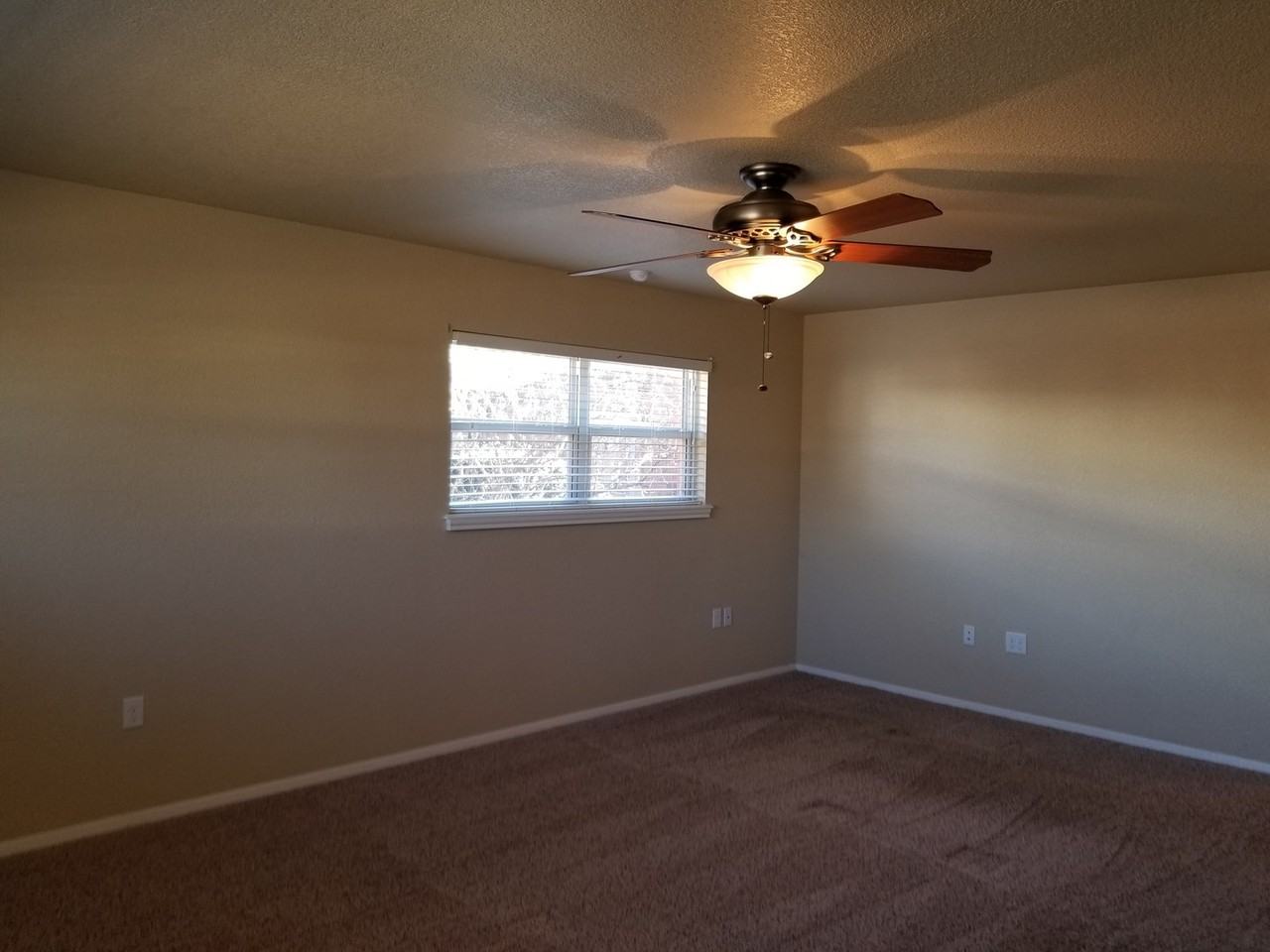 913 W Yucca Ave - Photo 2 of 18