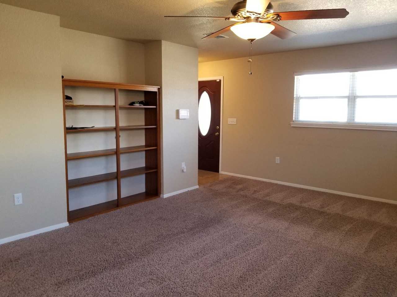 913 W Yucca Ave - Photo 4 of 18