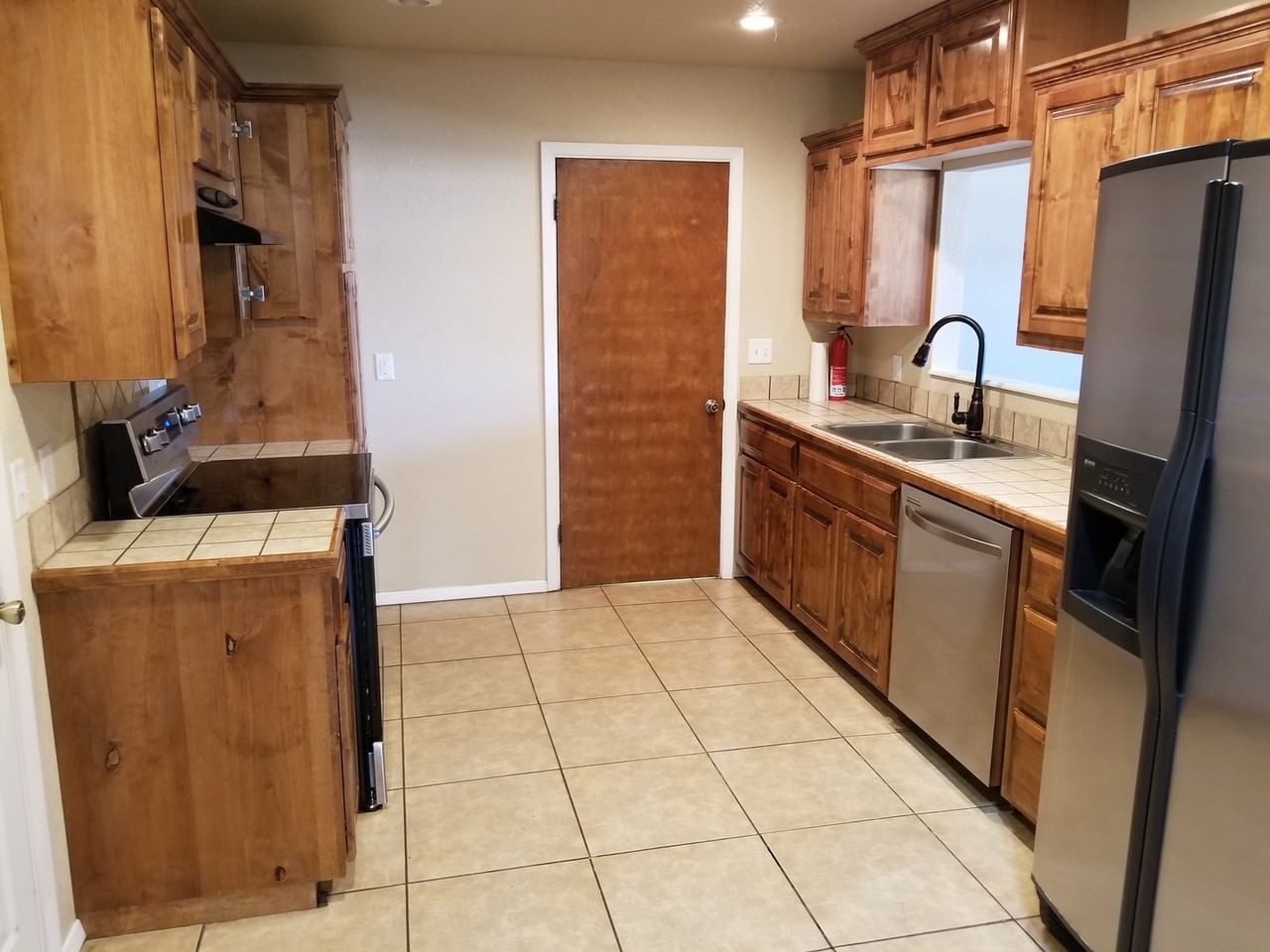 913 W Yucca Ave - Photo 6 of 18